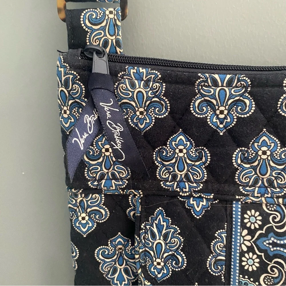 Vera Bradley Crossbody Blue Paisley Front Pocket Adjustable Strap Bag Purse